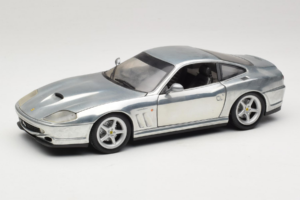 Ferrari 550 Maranello Chrome Silver Hot Wheels 1:18 25740 Pressofusione