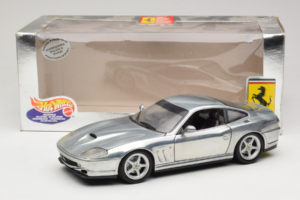 Ferrari 550 Maranello Chrome Silver Hot Wheels 1:18 25740 Pressofusione — immagine 8 di 8