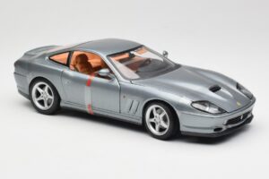 Ferrari 550 Maranello Grigio Metallic Maisto 1:18 4839 Pressofusione — immagine 4 di 6