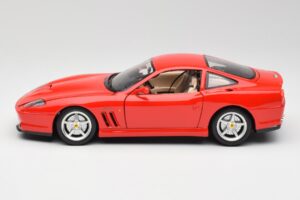 Ferrari 550 Maranello Rosso Bburago 1:18 3064 Pressofusione — immagine 4 di 8