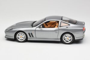 Ferrari 550 Maranello Argento Bburago 1:18 3344 Pressofusione — immagine 4 di 8