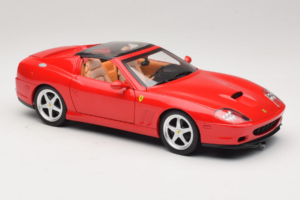 Ferrari 575M Superamerica Rosso Hot Wheels 1:18 J2858 Pressofusione — immagine 6 di 8