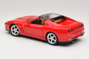 Ferrari 575M Superamerica Rosso Hot Wheels 1:18 J2858 Pressofusione — immagine 7 di 8