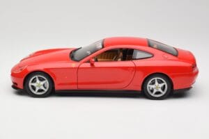Ferrari 612 Scaglietti Rosso Corsa Hot Wheels 1:18 B6047 Pressofusione — immagine 4 di 8