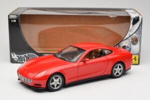 Ferrari 612 Scaglietti Rosso Corsa Hot Wheels 1:18 B6047 Pressofusione — immagine 8 di 8