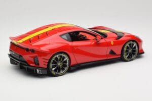 Ferrari 812 Competizione Rosso Corsa Con Strisce Gialle Bburago 1:18 18-16915 Pressofusione — immagine 3 di 8