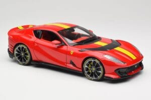 Ferrari 812 Competizione Rosso Corsa Con Strisce Gialle Bburago 1:18 18-16915 Pressofusione — immagine 6 di 8