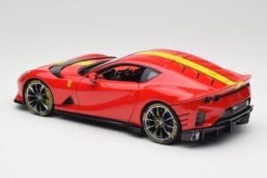 Ferrari 812 Competizione Rosso Corsa Con Strisce Gialle Bburago 1:18 18-16915 Pressofusione — immagine 7 di 8