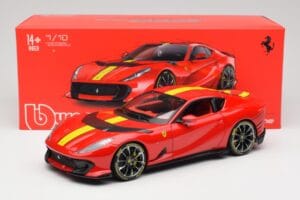 Ferrari 812 Competizione Rosso Corsa Con Strisce Gialle Bburago 1:18 18-16915 Pressofusione — immagine 8 di 8