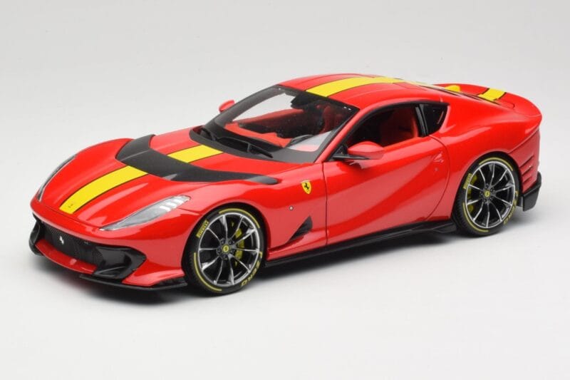 Ferrari 812 Competizione Rosso Corsa Con Strisce Gialle Bburago 1:18 18-16915 Pressofusione