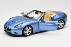 Ferrari California Azzurro Hot Wheels 1:18 N2043 Pressofusione — immagine 2 di 8