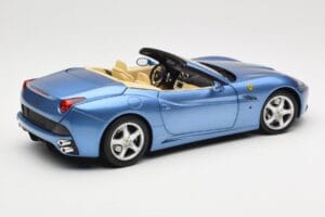 Ferrari California Azzurro Hot Wheels 1:18 N2043 Pressofusione — immagine 3 di 8