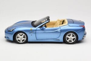 Ferrari California Azzurro Hot Wheels 1:18 N2043 Pressofusione — immagine 4 di 8