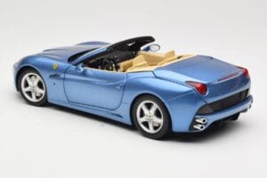 Ferrari California Azzurro Hot Wheels 1:18 N2043 Pressofusione — immagine 7 di 8