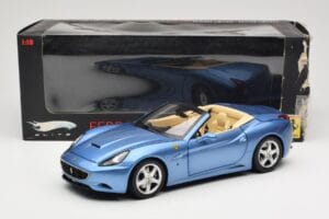 Ferrari California Azzurro Hot Wheels 1:18 N2043 Pressofusione — immagine 8 di 8
