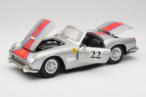 Ferrari California #22 Argento Striscia Rossa 1966 Tonka 1:18 01109-S2 Pressofusione — immagine 2 di 8