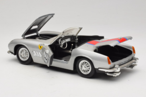 Ferrari California #22 Argento Striscia Rossa 1966 Tonka 1:18 01109-S2 Pressofusione — immagine 5 di 8