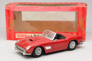 Ferrari California Cabriolet Rosso Tonka 1:18 01109-P1 Pressofusione — immagine 8 di 8