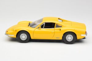 Ferrari Dino 246 GT Giallo Anson 1:18 30301W Pressofusione — immagine 4 di 8