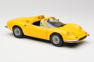 Ferrari Dino 246 GTS Giallo Hot Wheels 1:18 23920 Pressofusione — immagine 6 di 8