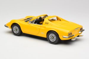 Ferrari Dino 246 GTS Giallo Hot Wheels 1:18 23920 Pressofusione — immagine 7 di 8