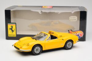 Ferrari Dino 246 GTS Giallo Hot Wheels 1:18 23920 Pressofusione — immagine 8 di 8