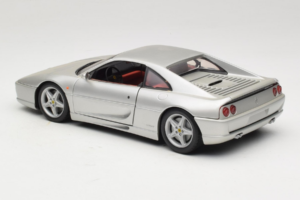 Ferrari F355 Berlinetta Argento UT Models 1:18 180074020-S1 Pressofusione — immagine 7 di 8