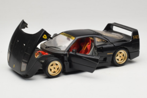 Ferrari F40 Nero con Ruote Oro Bburago 1:18 3032-B2 Pressofusione — immagine 2 di 8