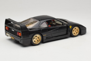 Ferrari F40 Nero con Ruote Oro Bburago 1:18 3032-B2 Pressofusione — immagine 3 di 8