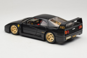 Ferrari F40 Nero con Ruote Oro Bburago 1:18 3032-B2 Pressofusione — immagine 7 di 8