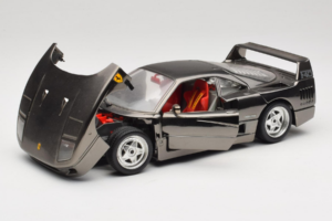Ferrari F40 Chrome Black Bburago 1:18 3401-B1 Pressofusione — immagine 2 di 8
