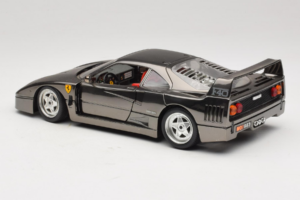 Ferrari F40 Chrome Black Bburago 1:18 3401-B1 Pressofusione — immagine 7 di 8