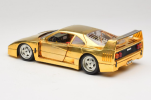 Ferrari F40 Chrome Gold Limited Edition 250 pcs Bburago 1:18 3332-G1 Pressofusione — immagine 7 di 8
