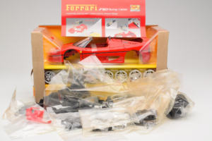 Ferrari F40 Rosso Model Kit Maisto 1:18 39822 Pressofusione — immagine 2 di 2