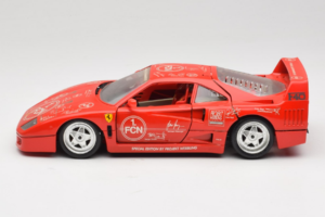 Ferrari F40 Evoluzione FC Nürnberg Special Edition Rosso Bburago 1:18 3042-FCN Pressofusione — immagine 4 di 8