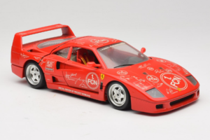 Ferrari F40 Evoluzione FC Nürnberg Special Edition Rosso Bburago 1:18 3042-FCN Pressofusione — immagine 6 di 8