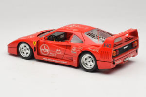Ferrari F40 Evoluzione FC Nürnberg Special Edition Rosso Bburago 1:18 3042-FCN Pressofusione — immagine 7 di 8