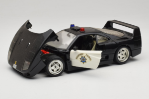 Ferrari F40 Highway Patrol Nero Bianco Bburago 1:18 3022-H1 Pressofusione — immagine 2 di 8