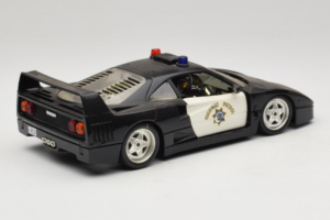 Ferrari F40 Highway Patrol Nero Bianco Bburago 1:18 3022-H1 Pressofusione — immagine 3 di 8