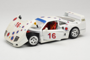 Ferrari F40 #16 Borsenmodells Bianco Limited Edition 333 pcs 1987 Bburago 1:18 3332-W1 Pressofusione — immagine 2 di 8