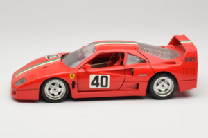 Ferrari F40 #40 Rosso con Bandiera Italiana Bburago 1:18 3032-P1 Pressofusione — immagine 4 di 8
