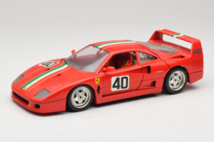 Ferrari F40 #40 Rosso con Bandiera Italiana Bburago 1:18 3032-P1 Pressofusione