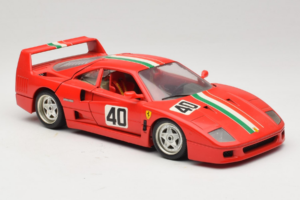 Ferrari F40 #40 Rosso con Bandiera Italiana Bburago 1:18 3032-P1 Pressofusione — immagine 6 di 8