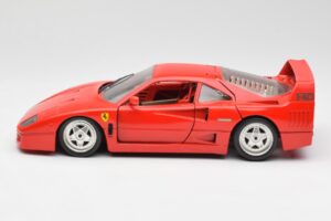 Ferrari F40 Rosso Bburago 1:18 3032 Pressofusione — immagine 4 di 8