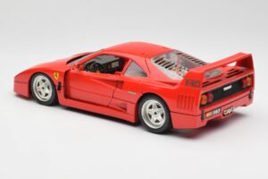 Ferrari F40 Rosso Bburago 1:18 3032 Pressofusione — immagine 7 di 8