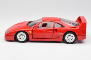 Ferrari F40 Rosso Hot Wheels 1:18 23911 Pressofusione — immagine 4 di 8