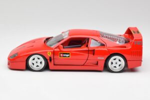 Ferrari F40 Rosso Corsa Bburago 1:18 3332 Pressofusione — immagine 4 di 8
