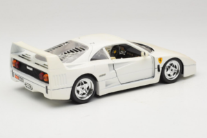 Ferrari F40 Bianco Bburago 1:18 3332-W4 Pressofusione — immagine 3 di 8
