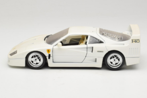 Ferrari F40 Bianco Bburago 1:18 3332-W4 Pressofusione — immagine 4 di 8