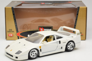 Ferrari F40 Bianco Bburago 1:18 3332-W4 Pressofusione — immagine 8 di 8